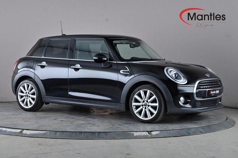 Begagnad Mini Cooper Classic 136 HK (100 kW) 2018 Svart Halvkombi