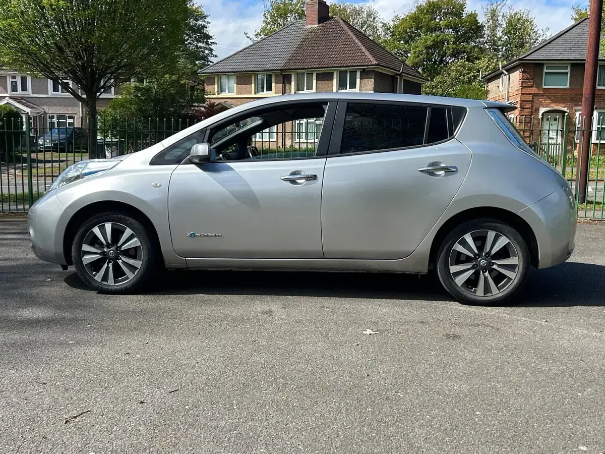 Used Nissan Leaf Tekna 80 kW (109 HP) 2017 Silver Hatchback