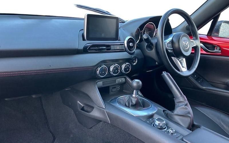 Used Mazda MX5 Inclusive 131 HP (96 kW) 2017 Red Cabriolet