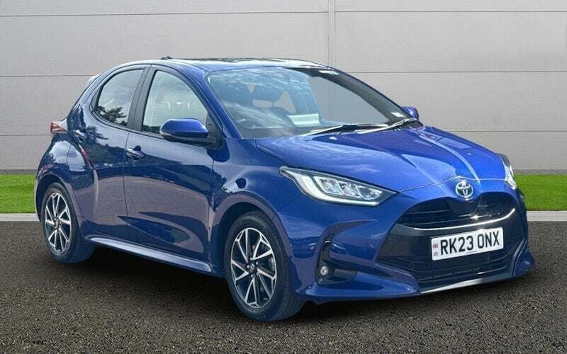 Used 2025 Toyota Yaris Hybrid Design Hatchback | £16,999 (Super price) - Image 1/4
