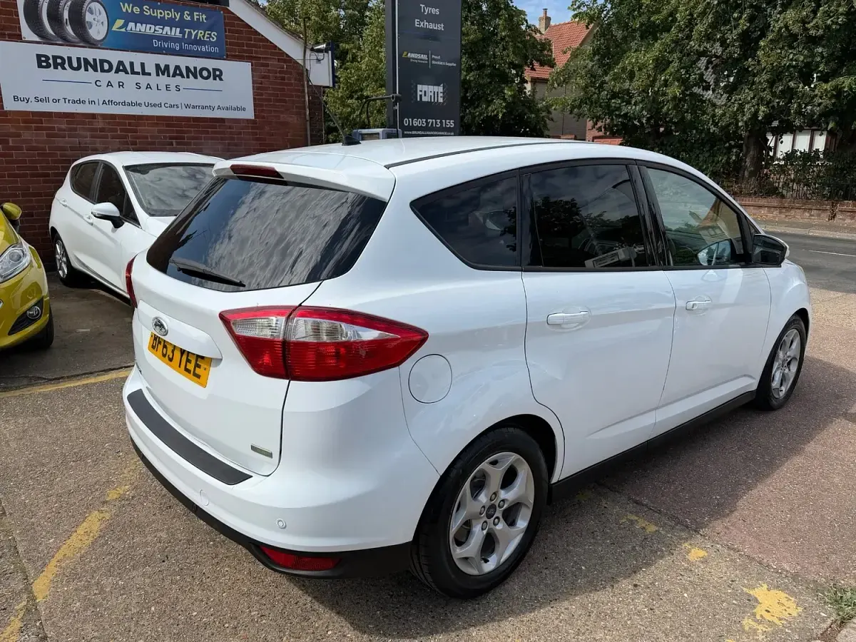 Used Ford C-MAX Zetec 125 HP (91 kW) 2013 White MPV