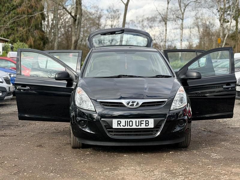 Used Hyundai i20 Classic 77 HP (56 kW) 2010 Black Hatchback