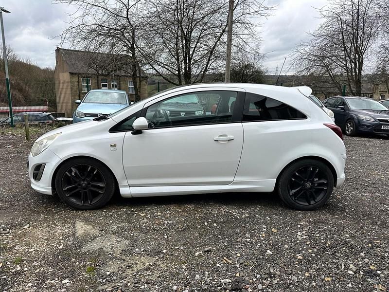 Used Vauxhall Corsa Edition 85 HP (62 kW) 2011 White Hatchback