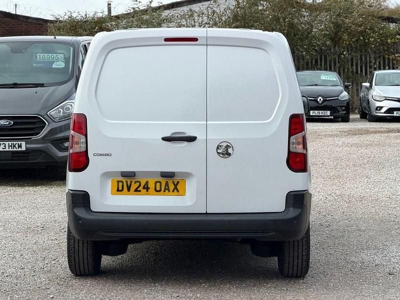 Used Vauxhall Combo S 100 HP (73 kW) 2024 White Van