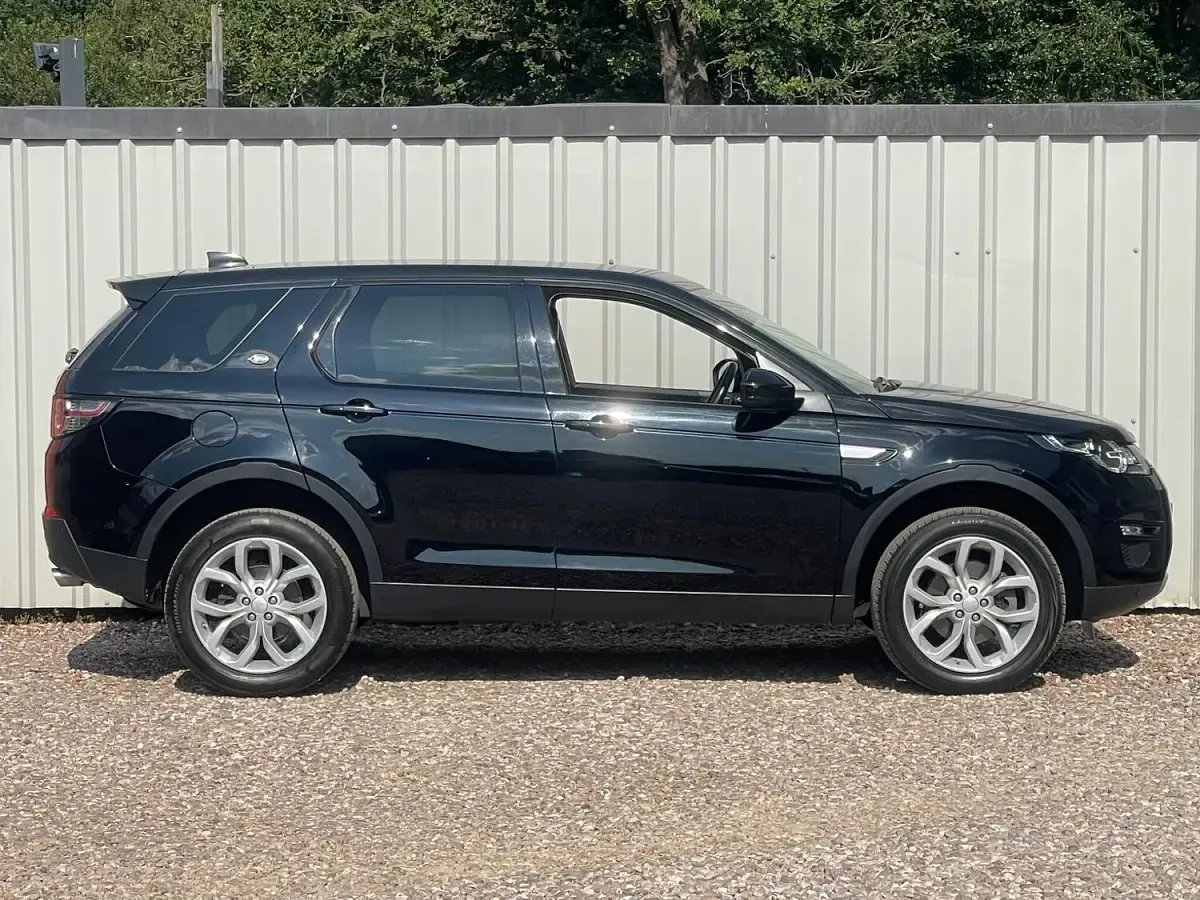 Used Land Rover Discovery 5 HSE 2018 Black SUV