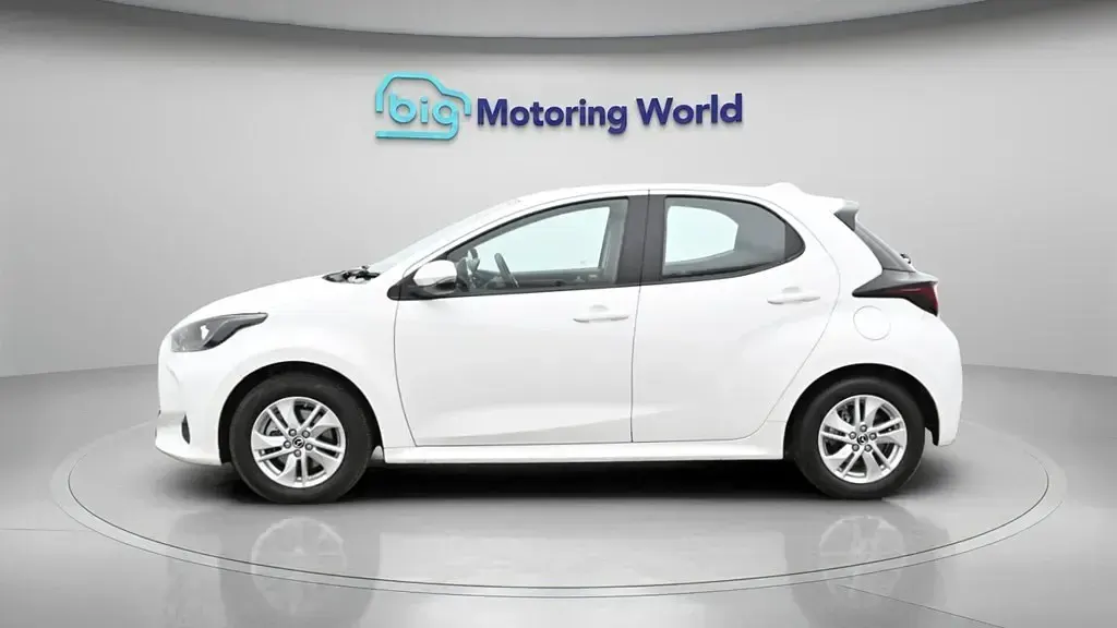 Begagnad Mazda 2 116 HK (85 kW) 2023 Vit Halvkombi