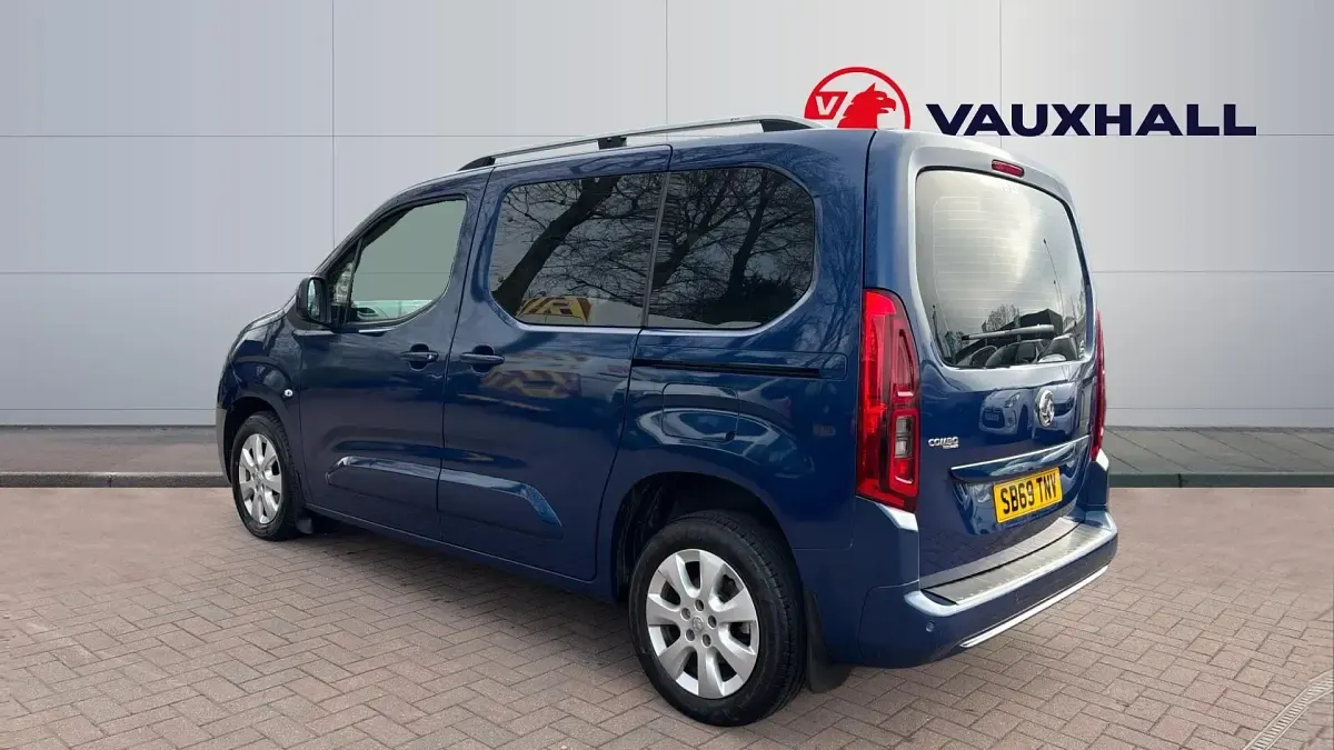 Second-hand Vauxhall Combo 102 CP (75 kW) 2020 Albastru Monovolum