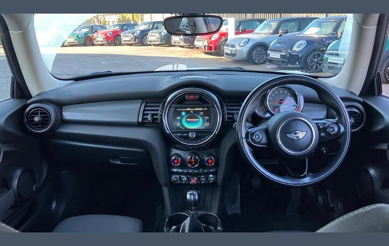 Used Mini Cooper Hatch 136 HP (100 kW) 2018 White silver Hatchback