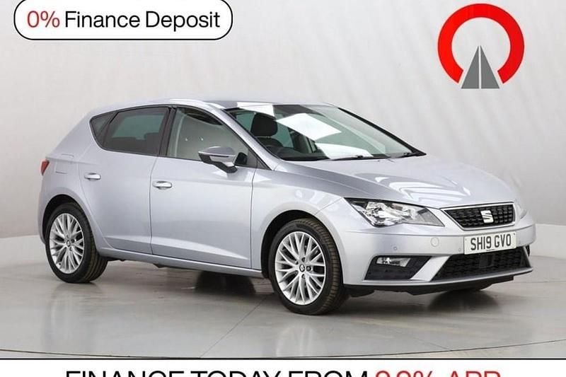 Used Seat Leon SE Dynamic 115 HP (84 kW) 2019 Silver Hatchback