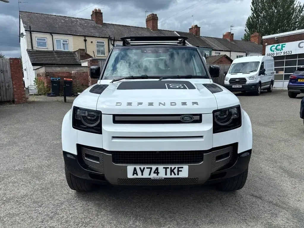 Used Land Rover Defender SE Dynamic 350 HP (257 kW) 2024 White SUV