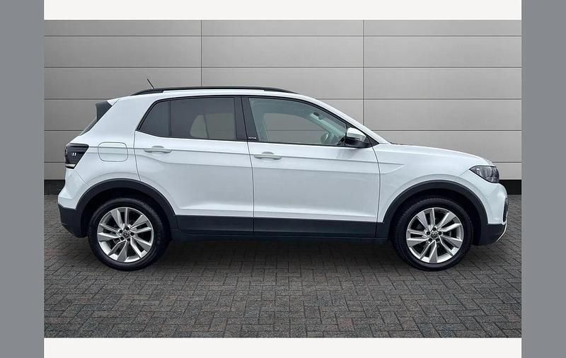 Used VW T-Cross Active 110 HP (80 kW) 2022 Pure white SUV