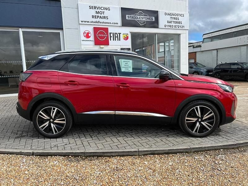 Used Peugeot 3008 Premium 129 HP (94 kW) 2022 Red SUV