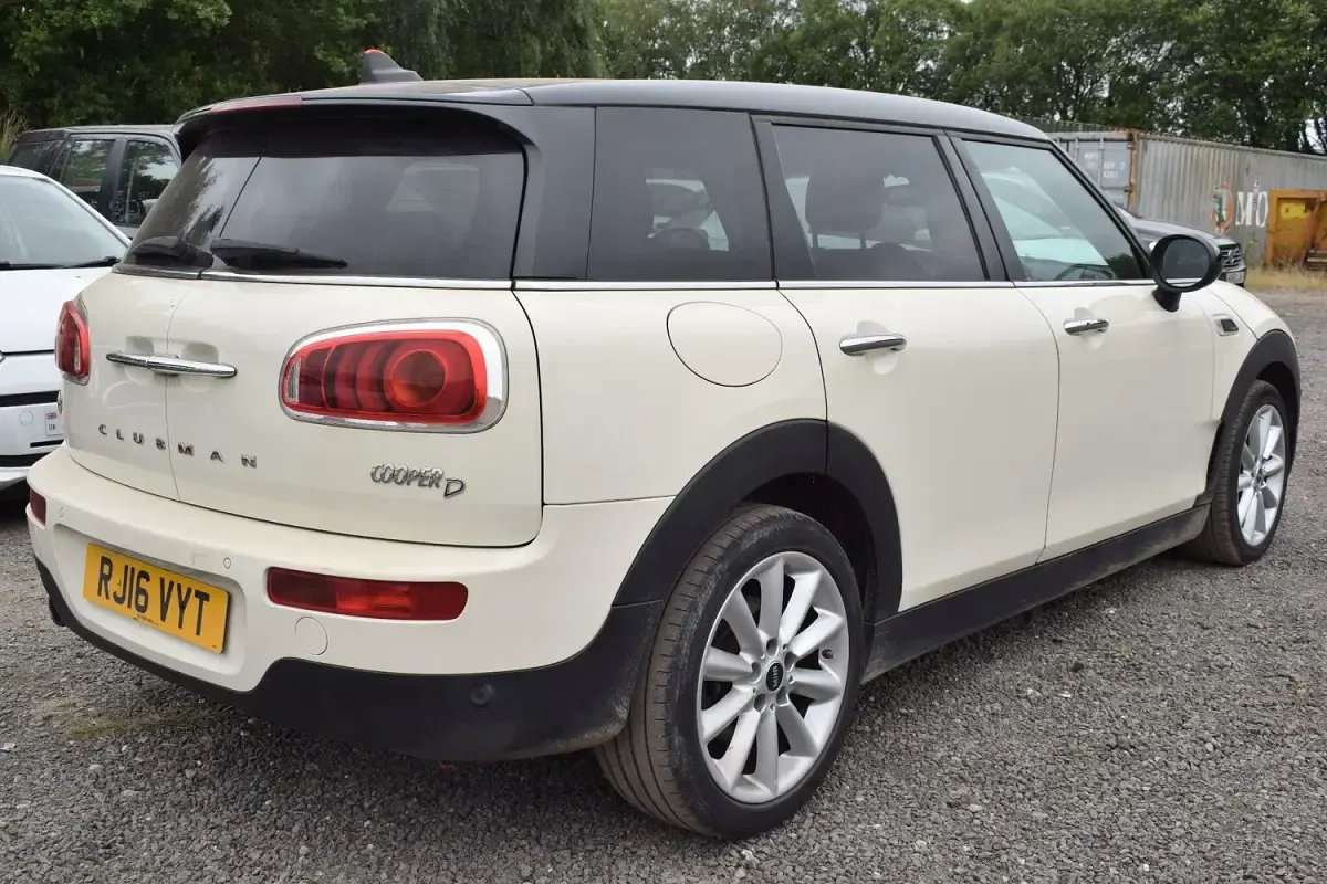 Used Mini Cooper Clubman 150 HP (110 kW) 2016 White Estate