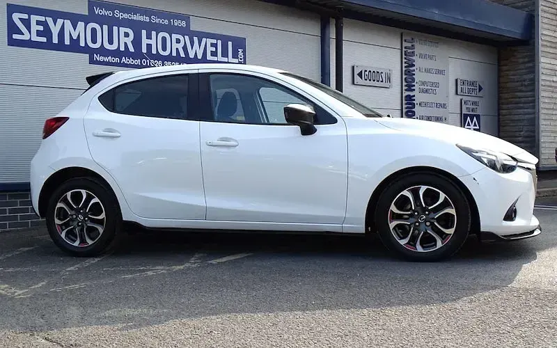 Used Mazda 2 Inclusive 90 HP (66 kW) 2015 White Hatchback