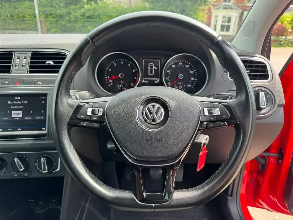 Used VW Polo Match 90 HP (66 kW) 2017 Red Hatchback