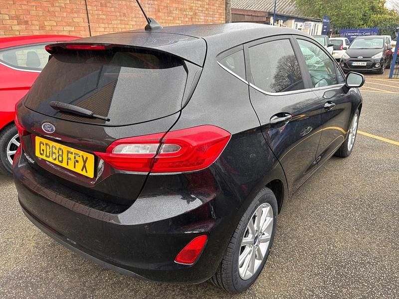 Używany Ford Fiesta Titanium 100 KM (73 kW) 2019 Czarny Hatchback