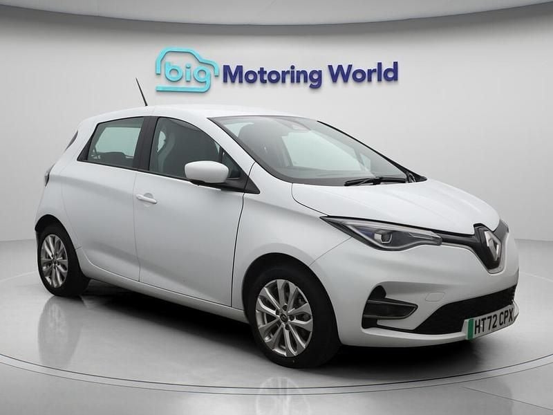 White Used 2022 Renault Rapid SE Hatchback | £9,200 (Fair price) - Image 1/4
