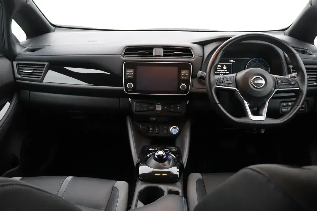 Used Nissan Leaf Tekna 160 kW (218 HP) 2022 Grey Hatchback