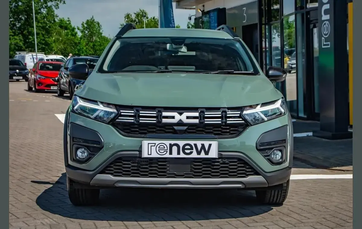Used Dacia Jogger Extreme 110 HP (80 kW) 2023 Green MPV