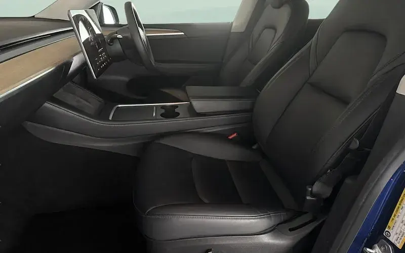 Używany Tesla Model Y Long Range AWD 286 kW (389 KM) 2025 SUV