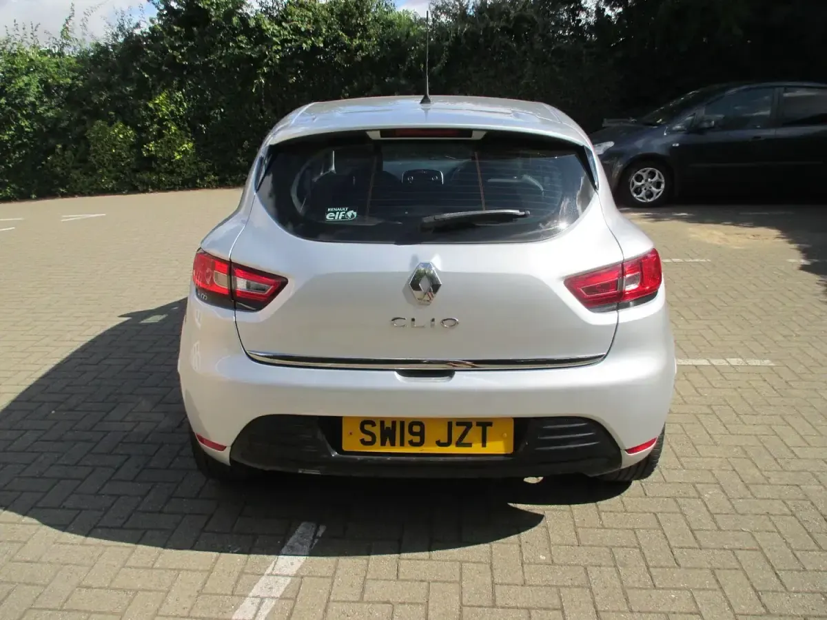 Used Renault Clio Play 74 HP (54 kW) 2019 Silver Hatchback