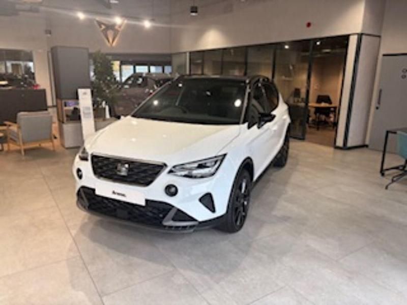 Glacial white New 2025 Seat Arona Black Edition SUV | £23,990 (Expensive) - Image 1/4