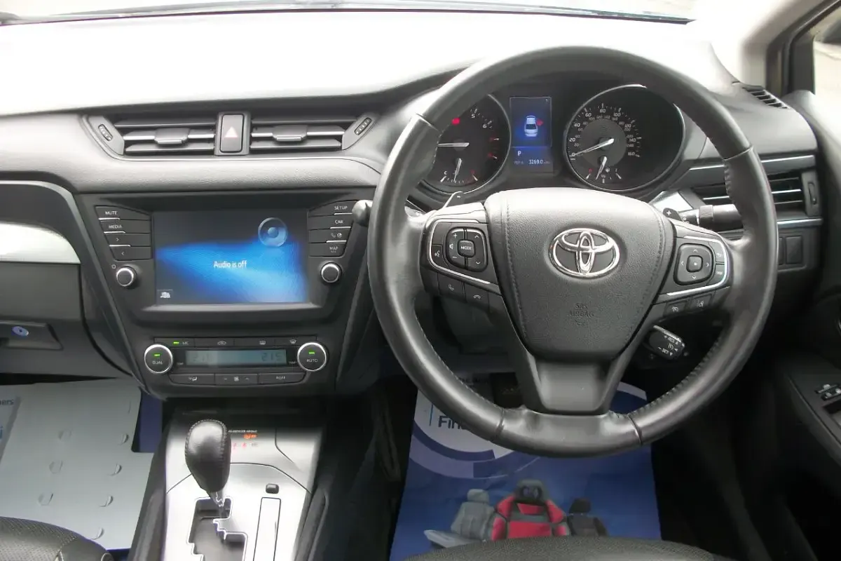 Used Toyota Avensis Business Edition 147 HP (108 kW) 2016 Blue Sedan