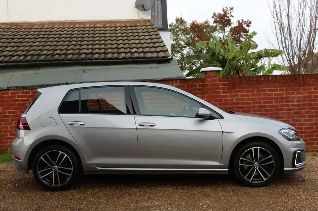 Used VW Golf VII GTE 204 HP (150 kW) 2020 Silver Hatchback