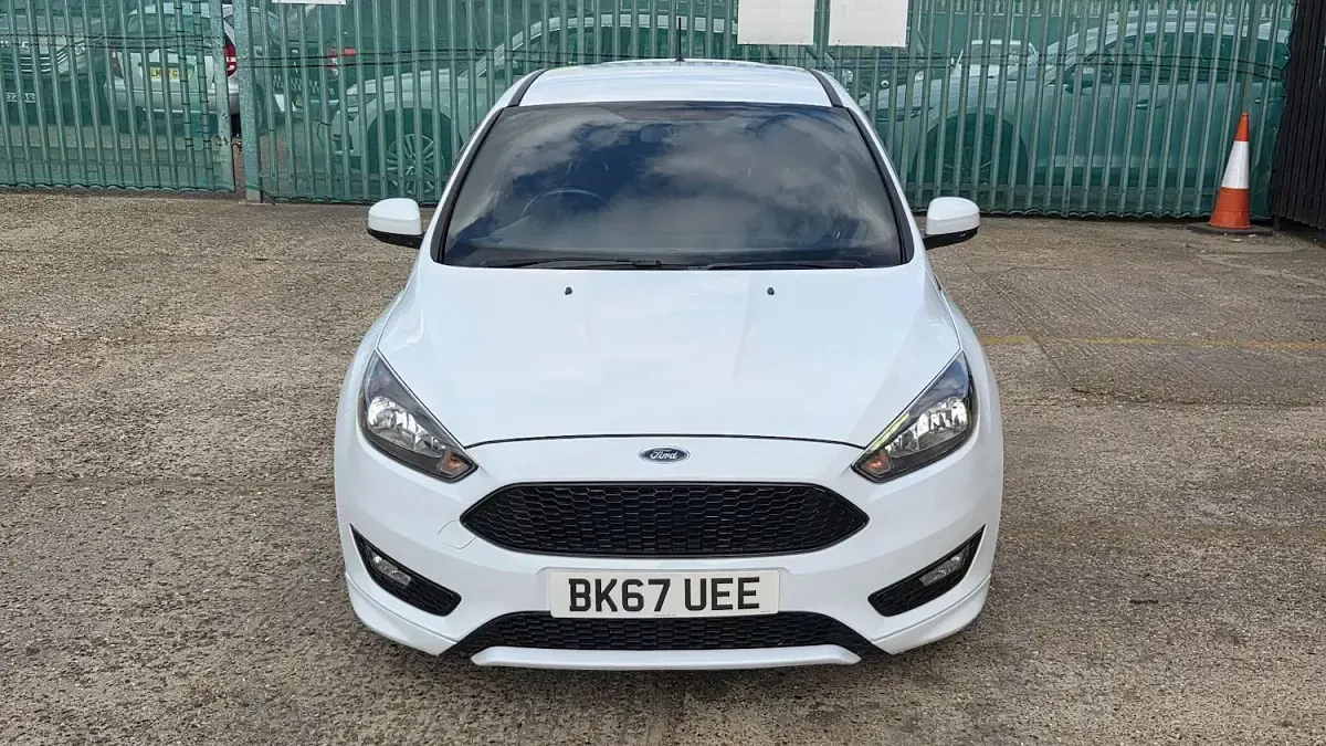 Used Ford Focus ST-Line 125 HP (91 kW) 2018 White Hatchback