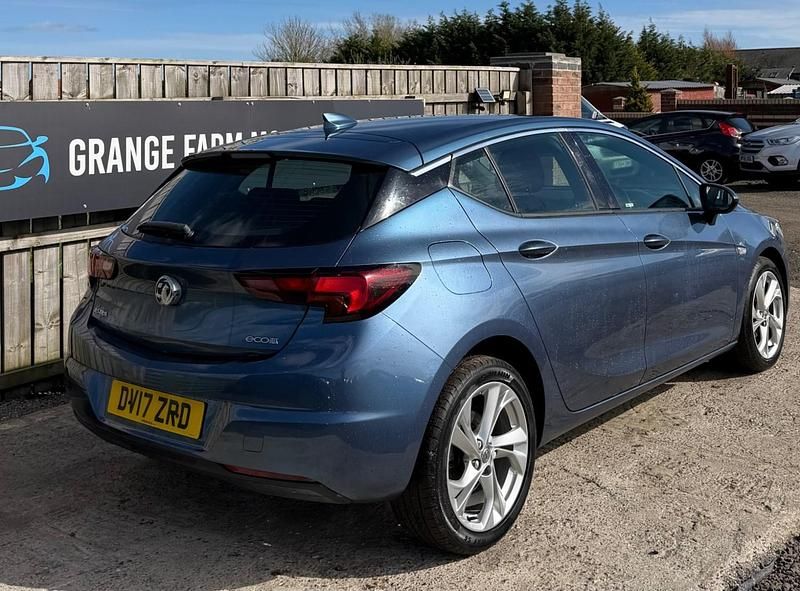 Second-hand Vauxhall Astra SRi 105 CP (77 kW) 2017 Albastru Hatchback
