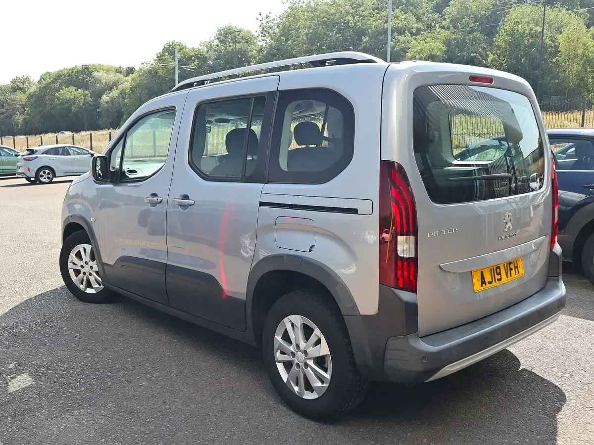 Used Peugeot Rifter Allure 110 HP (80 kW) 2019 Grey MPV