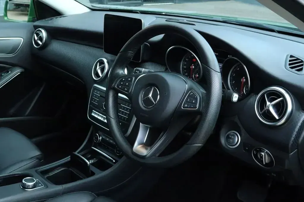 Used Mercedes A200 Premium 156 HP (114 kW) 2017 Green Hatchback