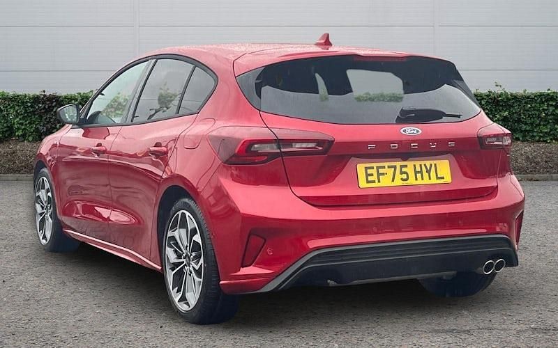 Used Ford Focus ST-Line X 155 HP (114 kW) 2024 Red Hatchback
