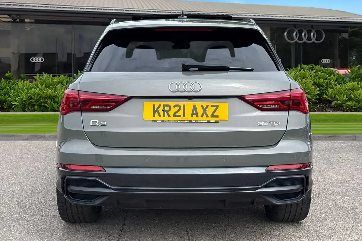 Begagnad Audi Q3 Advanced 150 HK (110 kW) 2021 Grå SUV