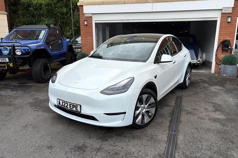White Used 2022 Tesla Model Y Long Range SUV | £18,495 (Good price) - Image 1/1