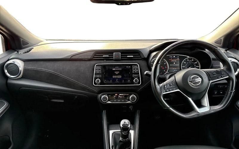 Begagnad Nissan Micra 101 HK (74 kW) 2020 Röd Halvkombi