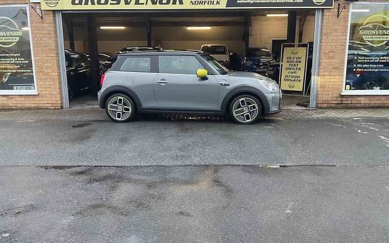 Used Mini Cooper Level 1 135 kW (184 HP) 2023 Hatchback