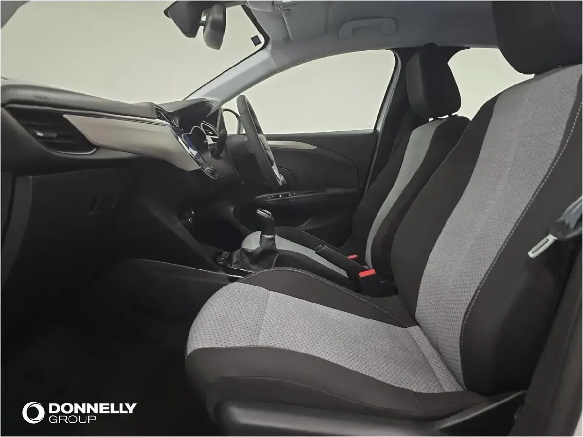Used Vauxhall Corsa Design Edition 74 HP (54 kW) 2024 White Hatchback