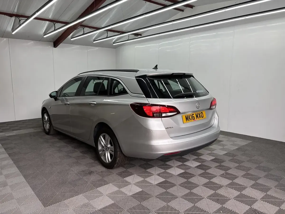 Used Vauxhall Astra 110 HP (80 kW) 2016 Silver Estate
