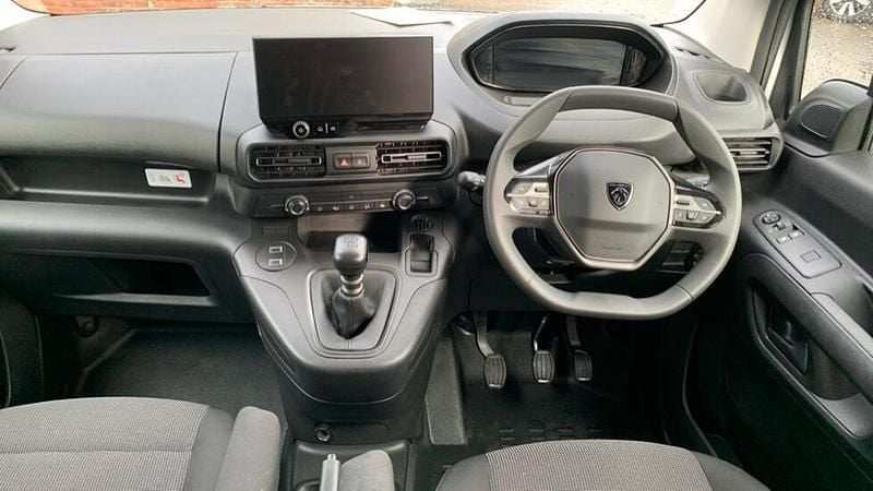 Used Peugeot Partner 101 HP (74 kW) 2025 White MPV