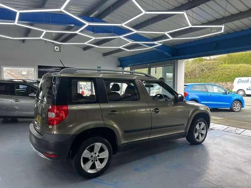 Used Skoda Yeti GreenLine 105 HP (77 kW) 2013 Brown SUV