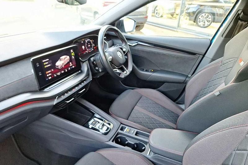 Used Skoda Octavia vRS 196 HP (144 kW) 2023 Race blue metallic Hatchback