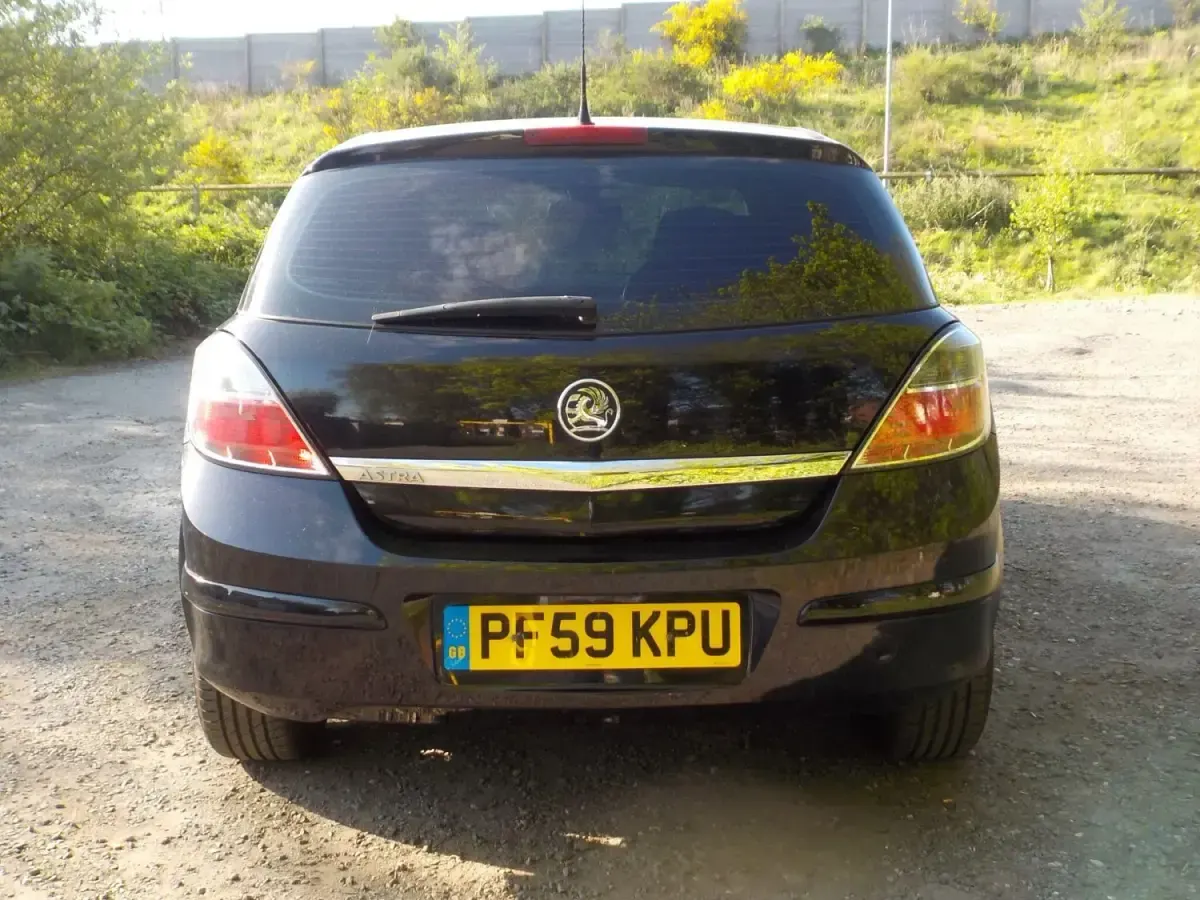 Begagnad Vauxhall Astra Active 2010 Svart Halvkombi