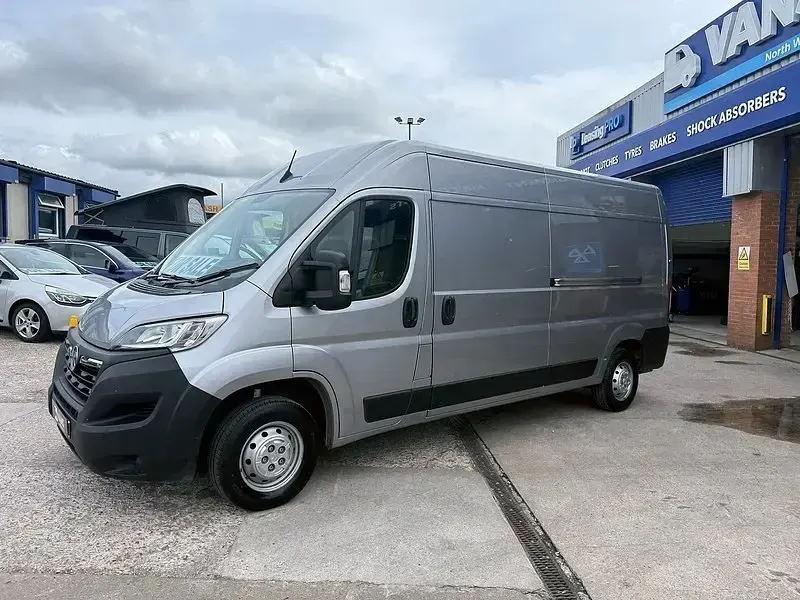 Begagnad Vauxhall Movano 2024 Grå