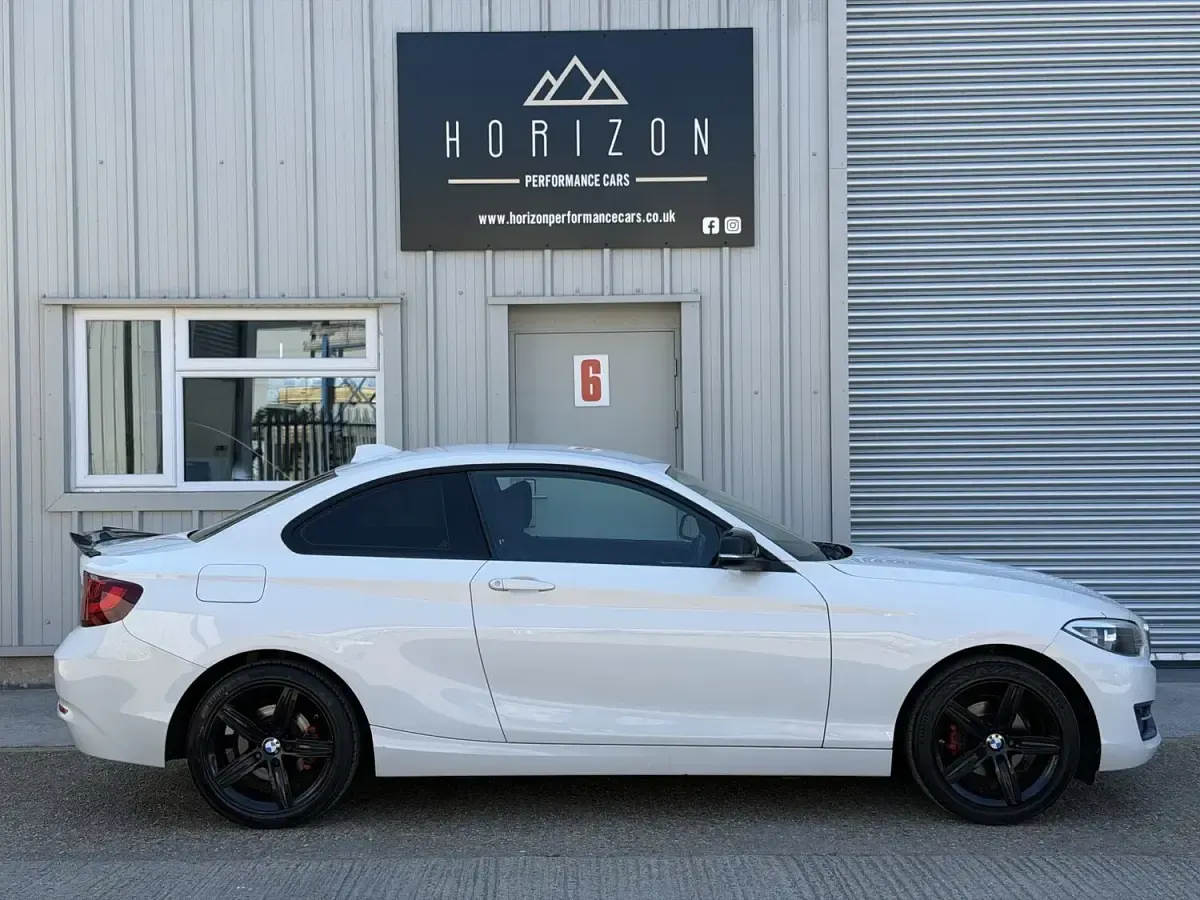Used BMW 218 Sport Line 134 HP (98 kW) 2016 White Coupe