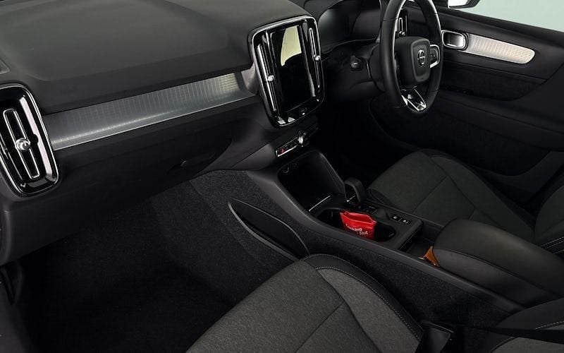 Used 2024 Volvo XC40 Core SUV | £22,960 (Super price) - Image 1/2