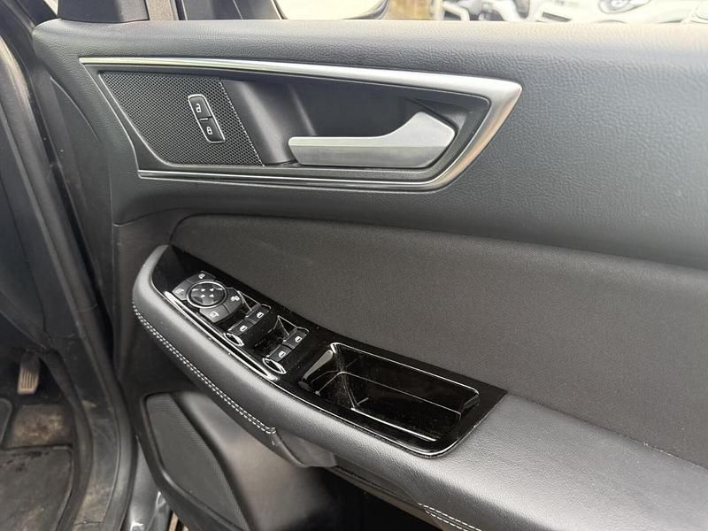 Begagnad Ford S-MAX Titanium 150 HK (110 kW) 2020 Grå Minibuss