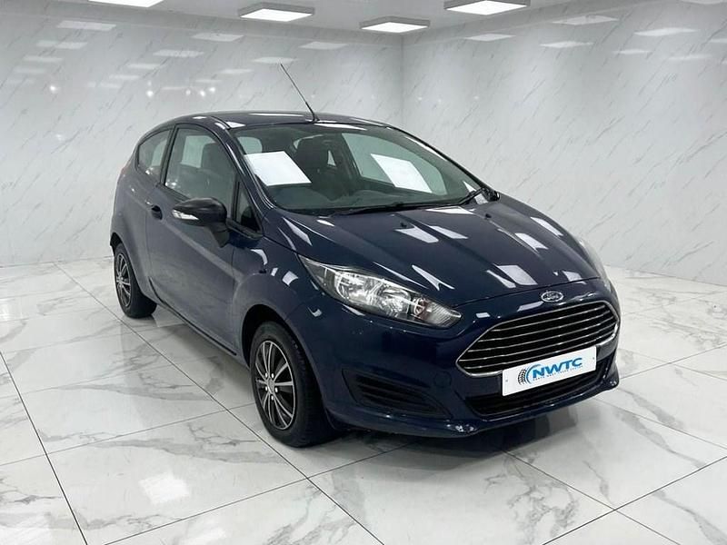 Used Ford Fiesta Studio 82 HP (60 kW) 2015 Blue Hatchback