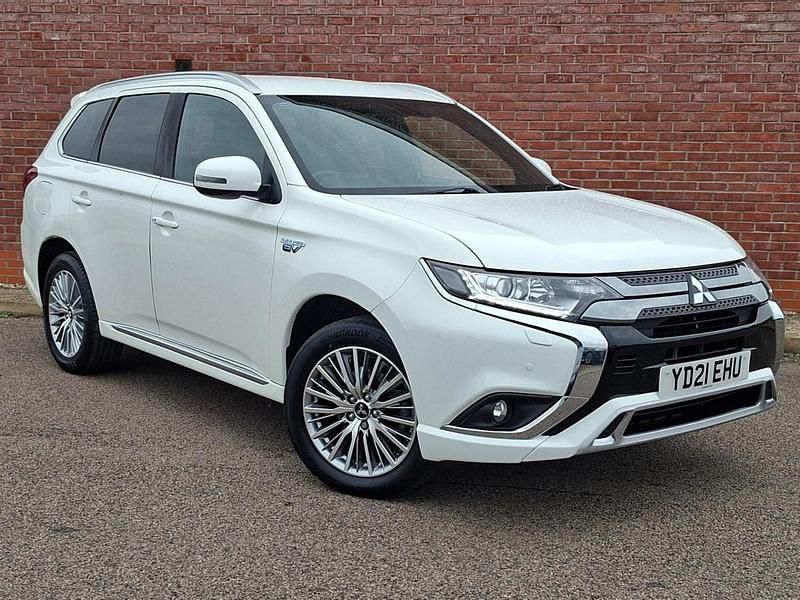 White Used 2021 Mitsubishi Outlander P-HEV Estate | £10,995 (Fair price) - Image 1/4