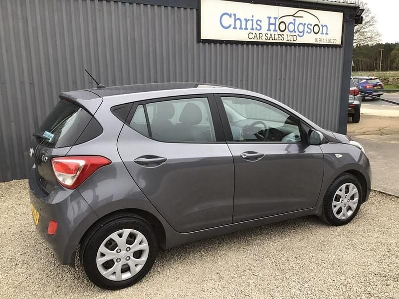 Used Hyundai i10 SE 83 HP (61 kW) 2015 Grey Hatchback
